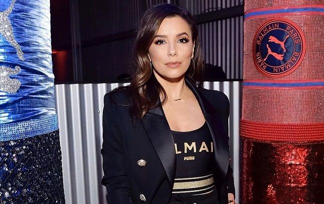 В блискучих штанах і на шпильках: Єва Лонгорія похвалилася стрункою фігурою в стильному вбранні