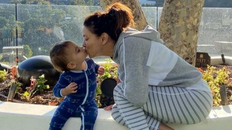 Идеальная мама: Ева Лонгория засыпала сеть милыми фото с годовалым сыном