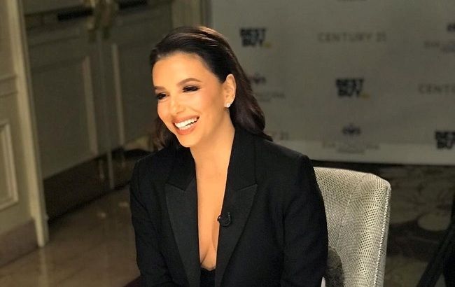 Ще стрункіша! Єва Лонгорія похвалилася ідеальною фігурою в наймоднішій спідниці сезону