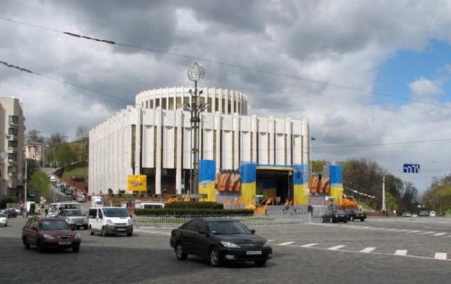 Киевских водителей предупреждают об изменениях в организации движения на Европейской площади