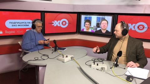 Российские власти выключили "Эхо Москвы" и телеканал "Дождь"