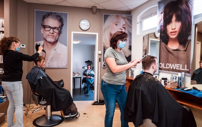 Дефіцит кадрів. Одна з країн Європи шукає на роботу перукарів з-за кордону