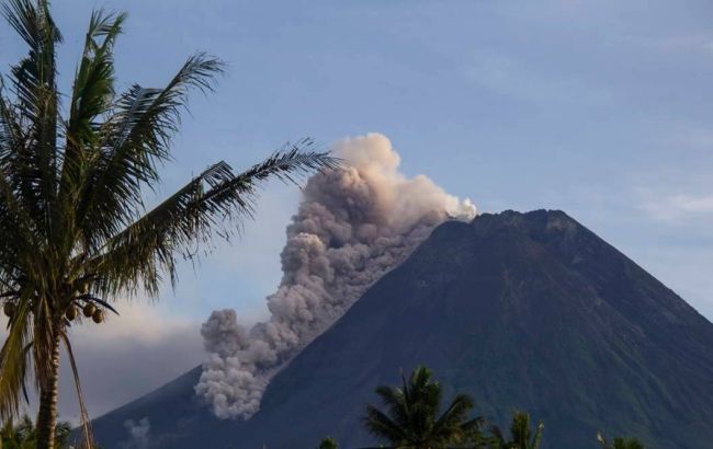Вулкан Мерапі в Індонезії викинув гарячі хмари на 1,5 км