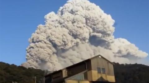 У Японії відбулося виверження вулкану