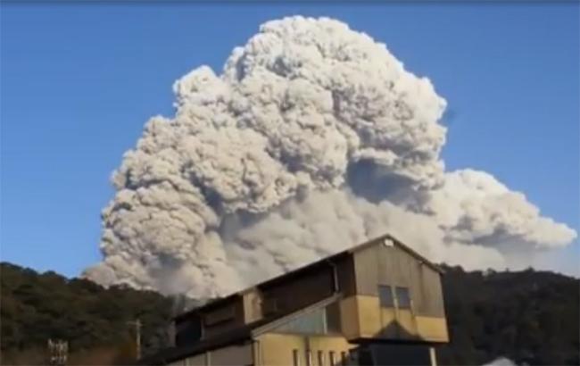 У Японії відбулося виверження вулкану