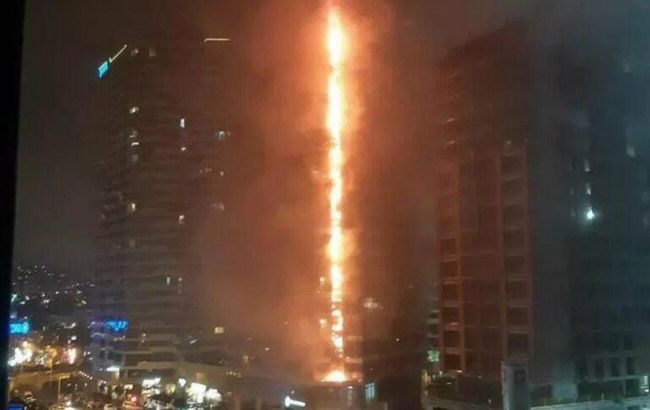 Огонь охватил все этажи. В Стамбуле вспыхнул небоскреб