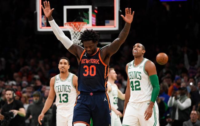 Форвард "Никс" с мощным слэм-данком не заметил оборону "Бостона": момент дня в НБА