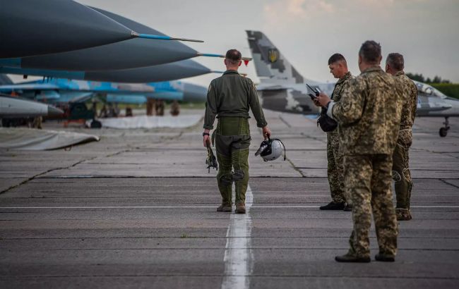 Двоє українських військових пілотів повернулися з полону РФ