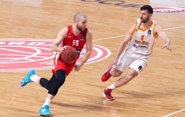 Баскетбольный "Прометей" разгромил "Промитеас" и вышел в полуфинал Еврокубка