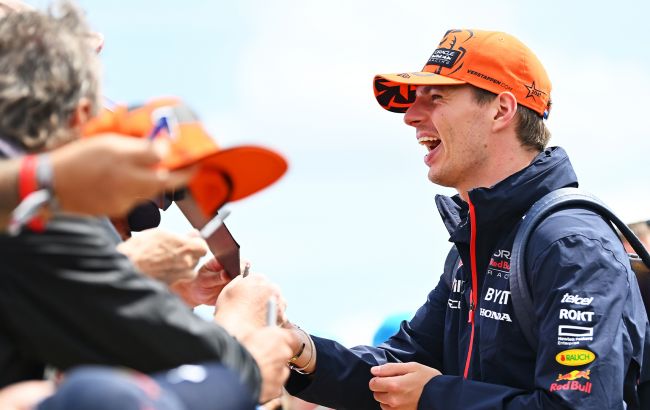 Ферстаппен стартует первым перед двумя "Макларенами" на Гран-при Британии