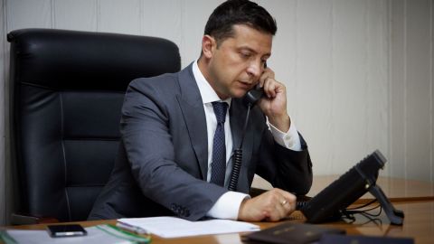 Зеленский обсудил с Макроном коронавирус и ситуацию на Донбассе