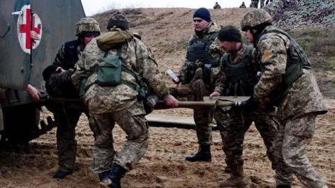 На Донеччині загинув один військовий, четверо поранені, - штаб АТО