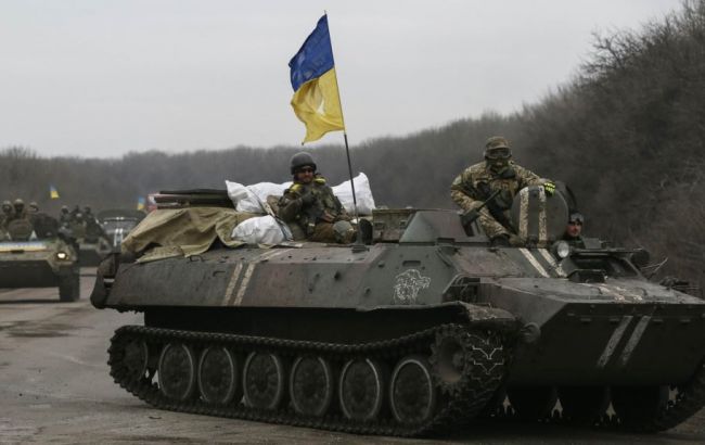 Із початку доби на Донбасі зафіксовано 52 обстріли, троє військових поранено