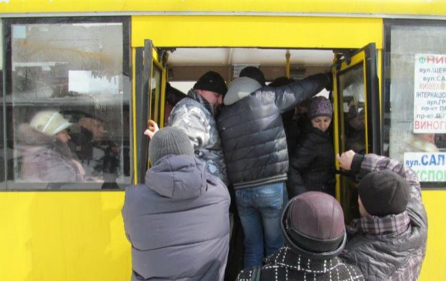 В Черкассах подросток выпала из переполненной маршрутки