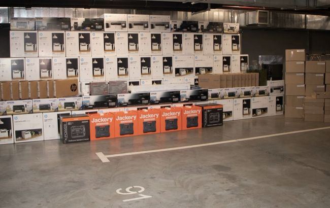 Дніпряни передали захисникам 400 одиниць різного виду оргтехніки та обладнання