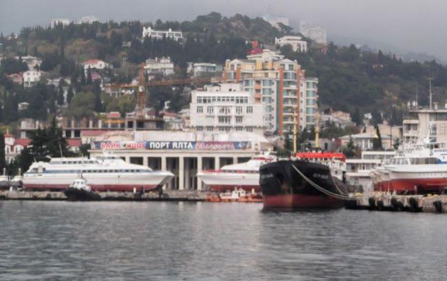 В Ялте работники санатория сливали мазут в море