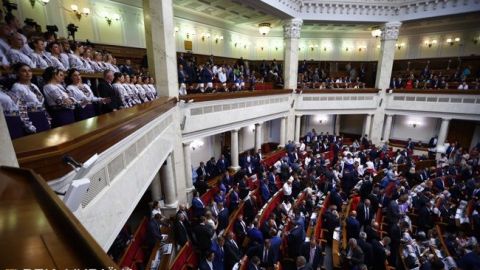 Народних депутатів пропонують позбавляти зарплати за прогули