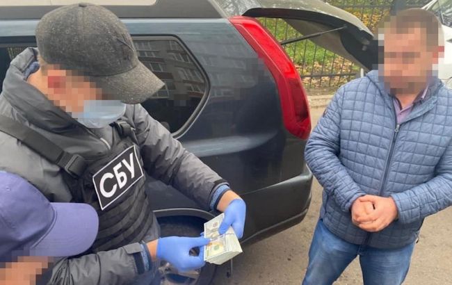 Хабар за 6 га землі: в Чернігові затримали на хабарі голову райадміністрації