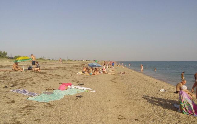 "Даже для местных не густо": в сети появились фото пустых пляжей в Евпатории