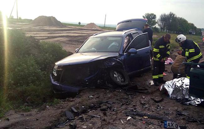 Под Харьковом в результате лобового столкновения двух автомобилей пострадали 4 человека