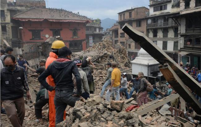 У Непалі з-під завалів витягли 101-річного чоловіка