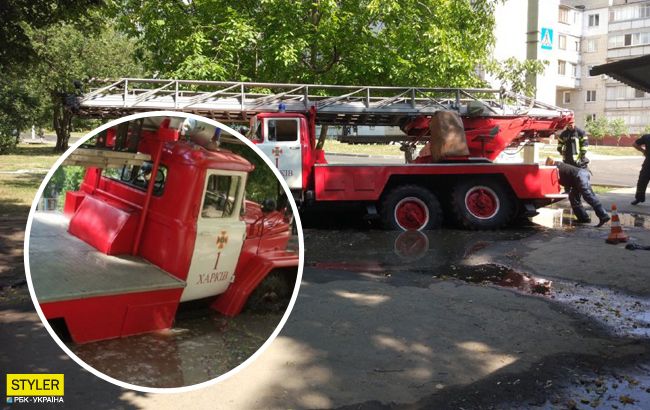 Ехали на вызов, а попали в ДТП: в Харькове пожарная машина ушла под землю (фото)