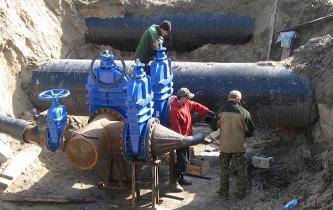 Комунальники ліквідували пошкодження ділянки тепломагістралі в центрі Києва