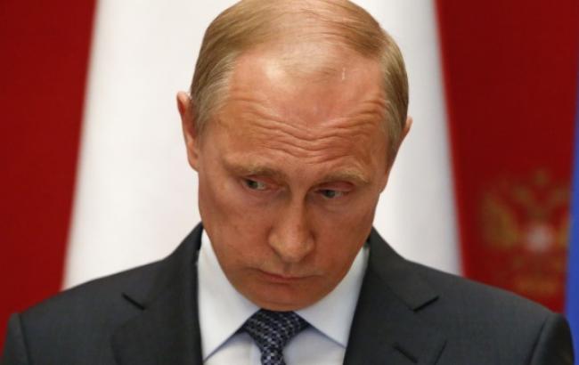 Рейтинг Путина начал снижаться впервые с начала года