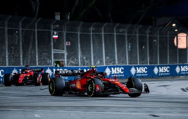 Сайнс на "Феррари" прервал в Сингапуре серию побед "Ред Булла" в Формуле-1