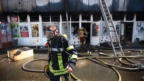 У Києві на Дарниці горить ринок