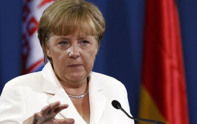 Меркель обеспокоена продвижением российских войск к Украине