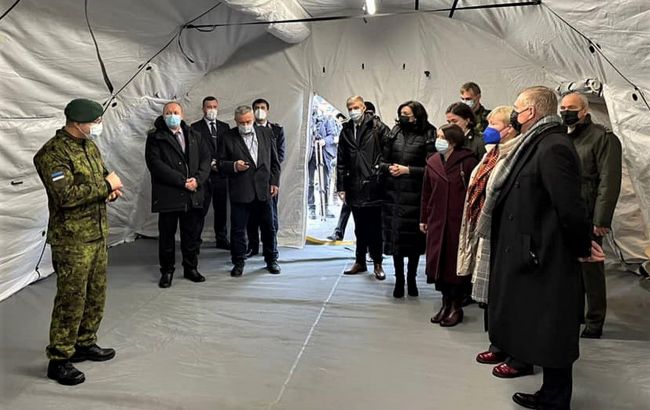 Эстония передала полевой госпиталь для украинских военных