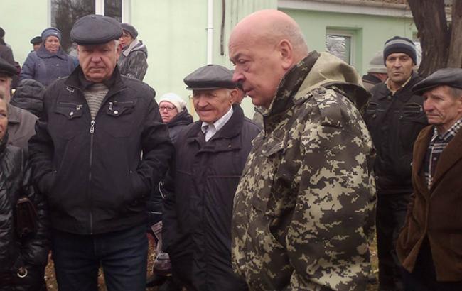 Боевики обстреляли из "Градов" Крымское Луганской обл., повреждены около 30 домов, - Москаль