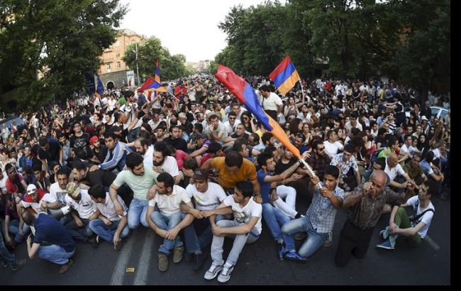 Протесты в Ереване: активисты предупредили полицию о возможной провокации
