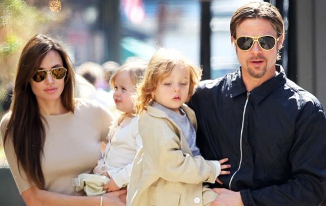 Джоли требует проверять Питта на наркотики и алкоголь каждую неделю