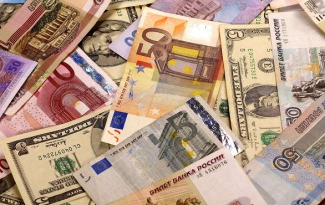 Курс евро на Московской бирже вырос до 59,6 руб., курс доллара - до 47,7 руб