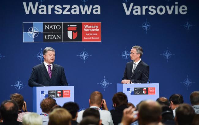 Україна зміцнить статус партнера НАТО, - Порошенко