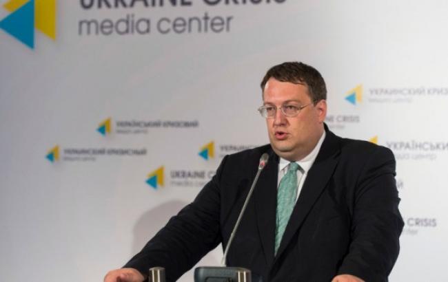Порошенко должен назначить секретаря СНБО, который поможет координировать действия украинской власти на Донбассе, - Геращенко