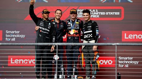 Хэмилтон скандально потерял подиум на Гран-при США после юбилея Ферстаппена