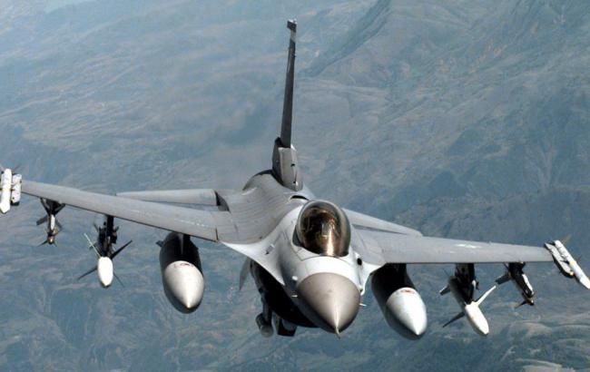 Винищувач F-16 розбився у США
