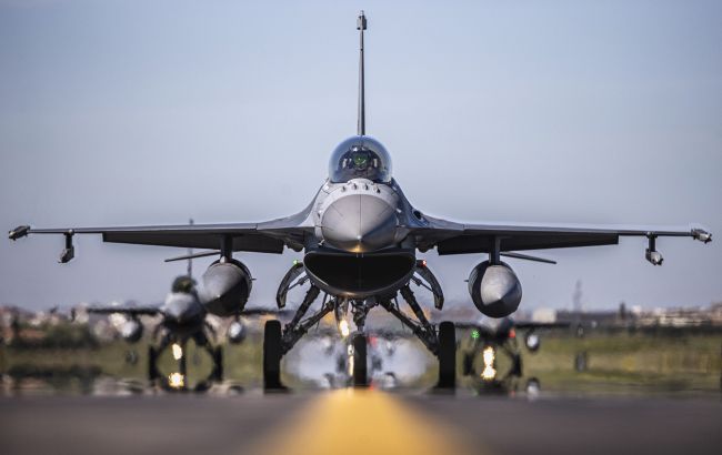 До Румунії прибудуть ще три F-16 для навчання українських пілотів