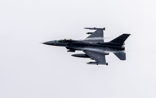 Два українських пілота прибули в США для навчання на симуляторі F-16 - NBC