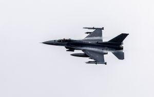 Україна закупить десятки тисяч снарядів для F-16, щоб збивати реактивні дрони, - Bloomberg