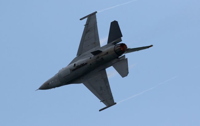Американський винищувач F-16 розбився біля берегів Південної Кореї, - ЗМІ