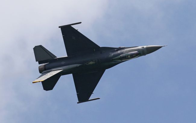 Байден обговорить із прем’єр-міністром Данії навчання українських пілотів на F-16