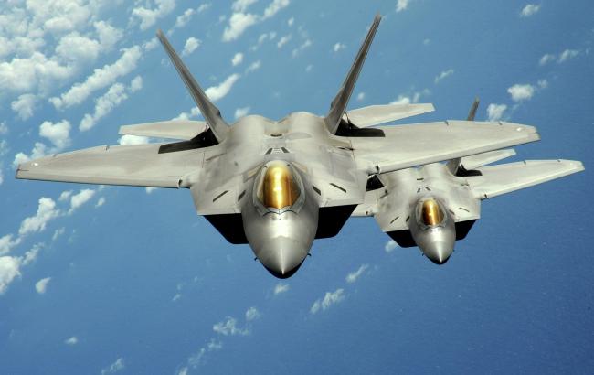 США перебросили два истребителя F-22 на базу в Черноморском регионе