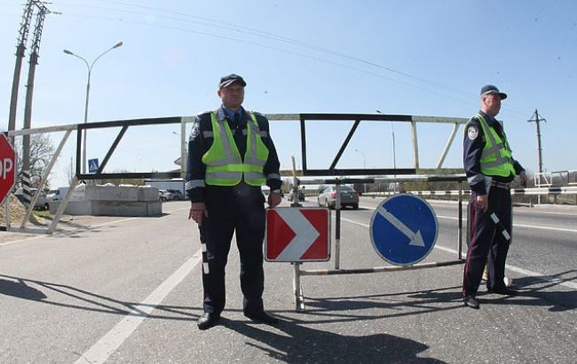 Движения транспорта в Донецк со стороны Волновахи и Курахово перекрыто, - МВД
