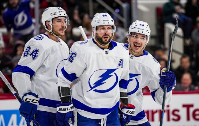 Нападник "Тампи-Бей" з дублем і букетом асистів очолив топ-3 зірок вечора НХЛ: відео