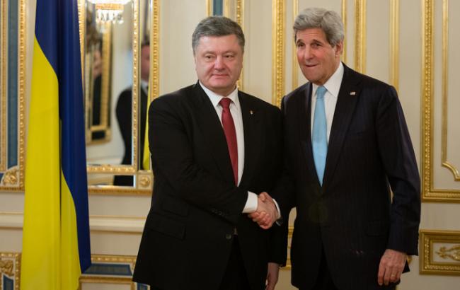 Порошенко і Керрі погодили графік контактів між Україною і США