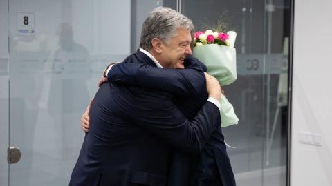 Порошенко поздравил с днем рождения политзаключенного Сущенко